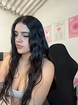 Snapshot of violet-333 chatting on 06.13.26 violet-333 online show from 06.13.26