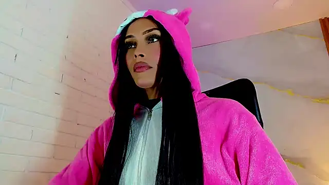 CoralineSweett online show from 10.16.25