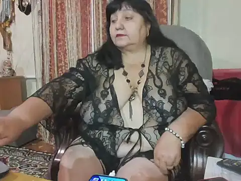 Snapshot of Nezsbudka chatting on 10.14.25 Nezsbudka online show from 10.14.25