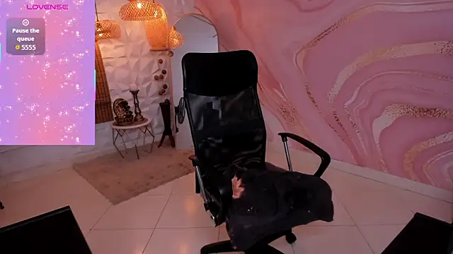 Snapshot of meliboobs_ chatting on 10.15.25 meliboobs online show from 10.15.25