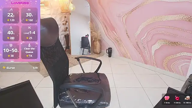 Snapshot of meliboobs_ chatting on 10.18.25 meliboobs online show from 10.18.25