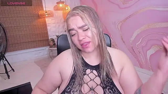 Snapshot of meliboobs_ chatting on 11.08.25 meliboobs online show from 11.08.25