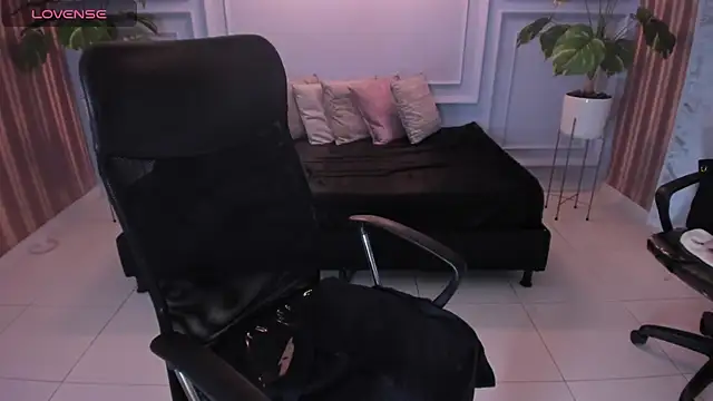 Snapshot of meliboobs_ chatting on 02.20.26 meliboobs online show from 02.20.26