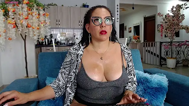 Snapshot of dakota_johnson10 chatting on 09.19.25 dakota johnson10 online show from 09.19.25