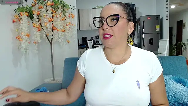 Snapshot of dakota_johnson10 chatting on 10.05.25 dakota johnson10 online show from 10.05.25