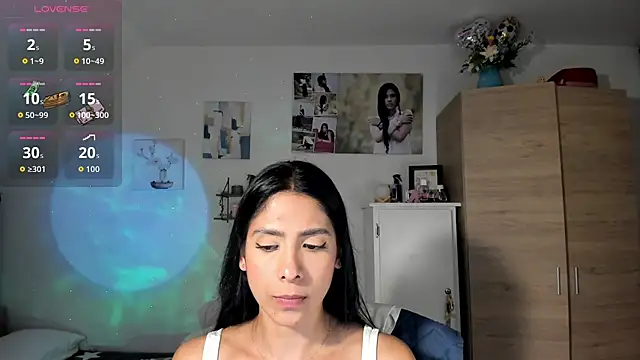 VeronikaOlsen online show from 10.28.25