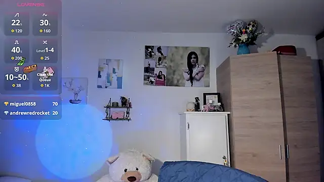 VeronikaOlsen online show from 10.28.25