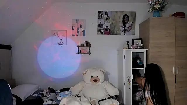 VeronikaOlsen online show from 10.29.25