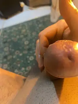 Snapshot of azginnn35 chatting on 02.22.26 azginnn35 online show from 02.22.26