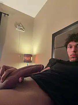 Snapshot of Skinnyywithbigdick chatting on 05.14.26 Skinnyywithbigdick online show from 05.14.26