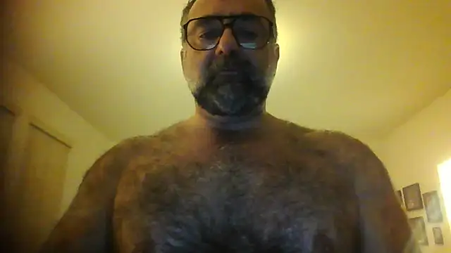 Snapshot of chainjulious chatting on 11.17.25 chainjulious online show from 11.17.25