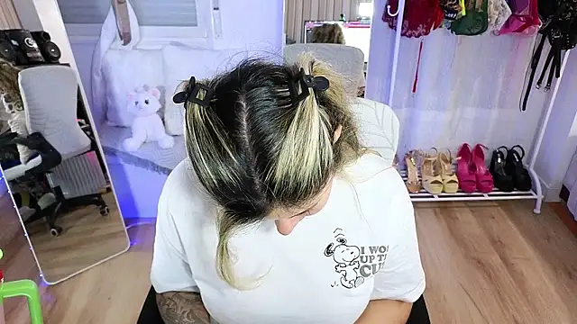 Snapshot of Tawny_cox chatting on 02.06.26 Tawny cox online show from 02.06.26