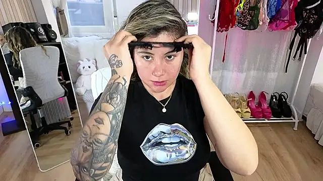 Snapshot of Tawny_cox chatting on 02.12.26 Tawny cox online show from 02.12.26