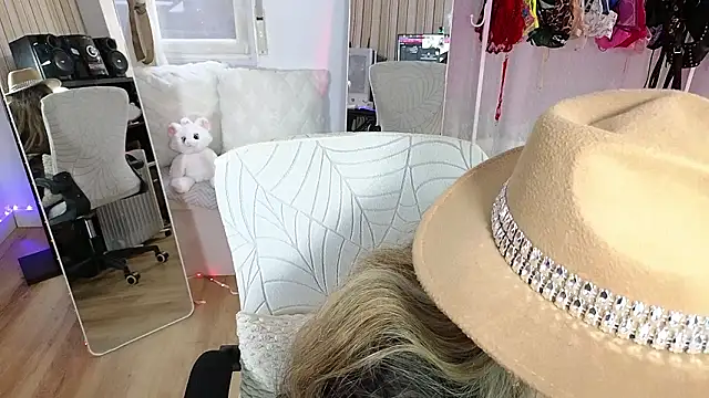 Snapshot of Tawny_cox chatting on 02.21.26 Tawny cox online show from 02.21.26