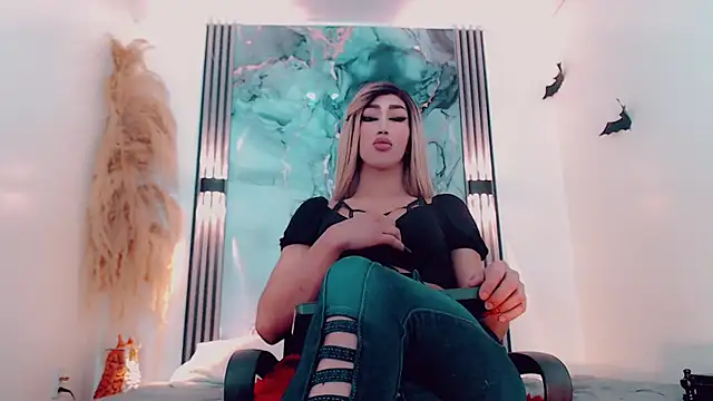 hilary rodriguez online show from 10.03.25