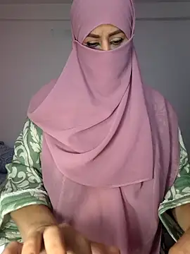 Snapshot of amiraferraz chatting on 11.02.25 amiraferraz online show from 11.02.25