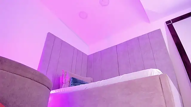 Snapshot of katie_cruz chatting on 02.08.25 katie cruz online show from 02.08.25