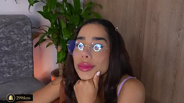 Snapshot of katie_cruz chatting on 11.07.25 katie cruz online show from 11.07.25