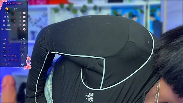 Snapshot of rich_peaches chatting on 12.21.24 rich peaches online show from 12.21.24