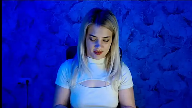 Snapshot of nika_gold1 chatting on 11.09.25 nika gold1 online show from 11.09.25