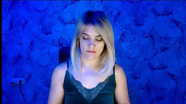 Snapshot of nika_gold1 chatting on 11.13.25 nika gold1 online show from 11.13.25