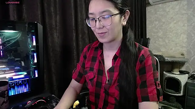 Snapshot of Brightssmiles chatting on 01.28.25 Brightssmiles online show from 01.28.25