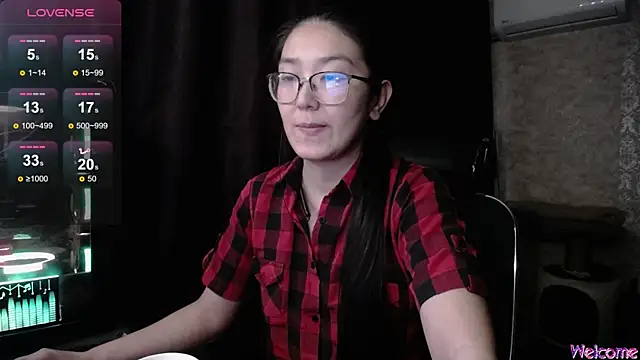 Snapshot of Brightssmiles chatting on 10.20.25 Brightssmiles online show from 10.20.25