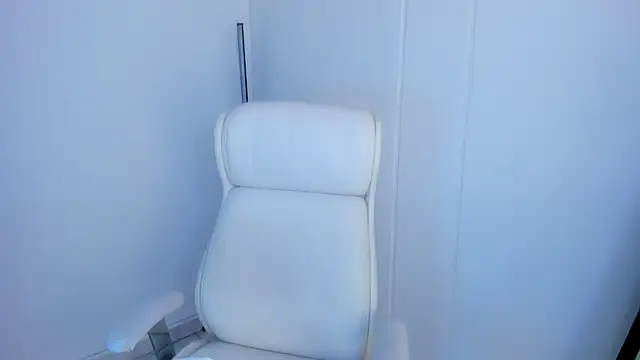 dominique21  online show from 10.30.25