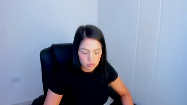 Snapshot of dominique21_ chatting on 02.27.26 dominique21 online show from 02.27.26