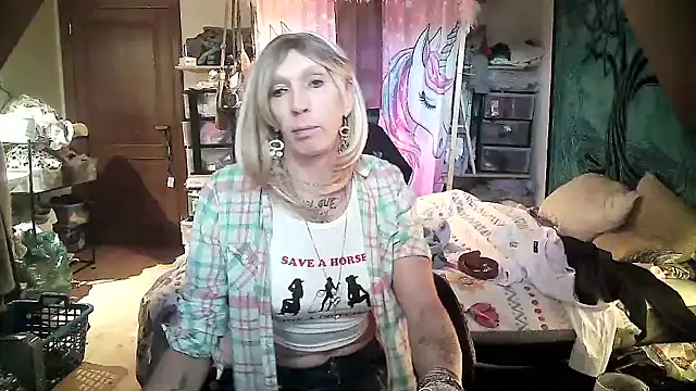 Snapshot of Ombeline1 chatting on 01.27.25 Ombeline1 online show from 01.27.25