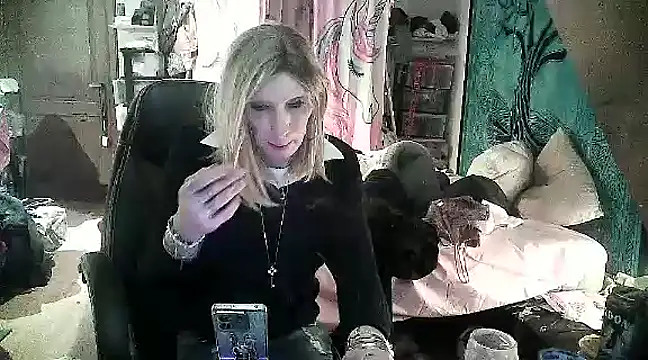 Snapshot of Ombeline1 chatting on 01.30.25 Ombeline1 online show from 01.30.25