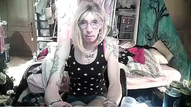 Snapshot of Ombeline1 chatting on 02.07.25 Ombeline1 online show from 02.07.25