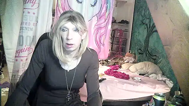 Snapshot of Ombeline1 chatting on 02.13.25 Ombeline1 online show from 02.13.25