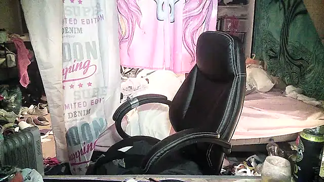 Snapshot of Ombeline1 chatting on 02.13.25 Ombeline1 online show from 02.13.25