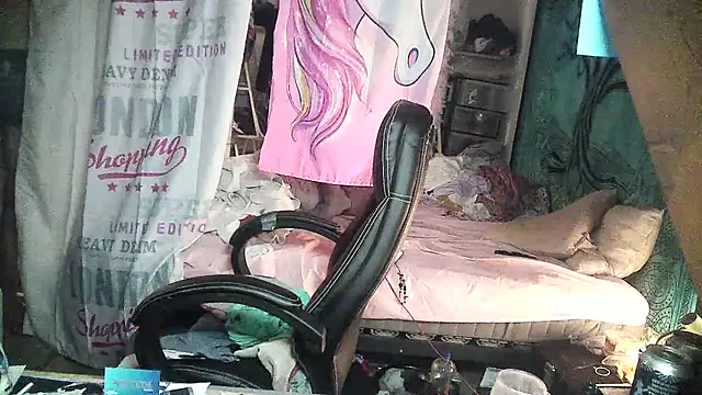 Snapshot of Ombeline1 chatting on 02.24.25 Ombeline1 online show from 02.24.25