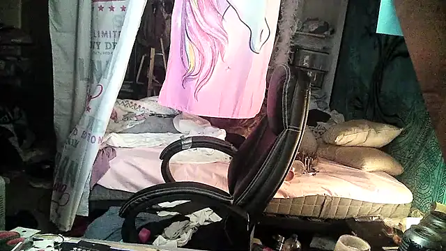 Snapshot of Ombeline1 chatting on 02.25.25 Ombeline1 online show from 02.25.25