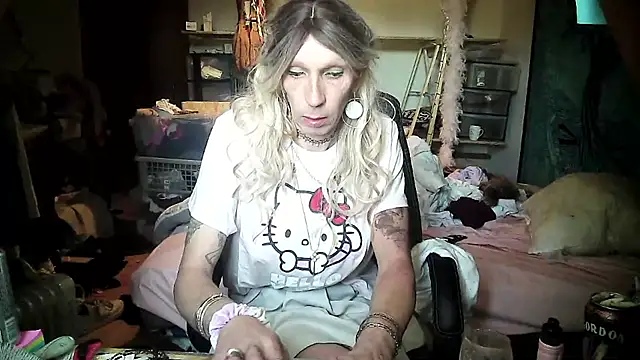 Snapshot of Ombeline1 chatting on 03.06.25 Ombeline1 online show from 03.06.25