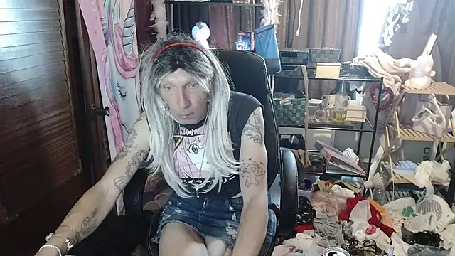 Snapshot of Ombeline1 chatting on 09.08.25 Ombeline1 online show from 09.08.25