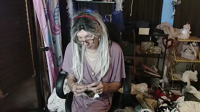 Snapshot of Ombeline1 chatting on 09.16.25 Ombeline1 online show from 09.16.25