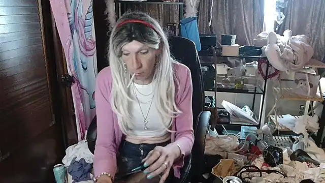 Snapshot of Ombeline1 chatting on 09.22.25 Ombeline1 online show from 09.22.25