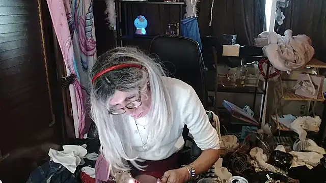 Snapshot of Ombeline1 chatting on 09.28.25 Ombeline1 online show from 09.28.25