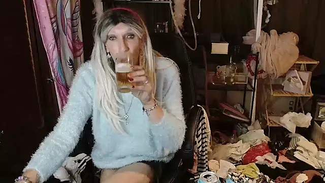 Snapshot of Ombeline1 chatting on 10.14.25 Ombeline1 online show from 10.14.25