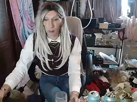 Snapshot of Ombeline1 chatting on 10.20.25 Ombeline1 online show from 10.20.25