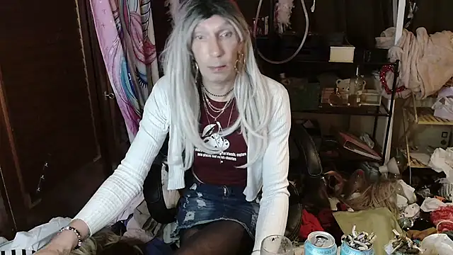 Snapshot of Ombeline1 chatting on 10.22.25 Ombeline1 online show from 10.22.25