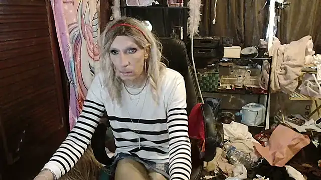 Snapshot of Ombeline1 chatting on 11.03.25 Ombeline1 online show from 11.03.25