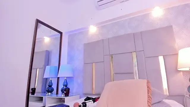 Camilaa Sanchez  online show from 01.05.25