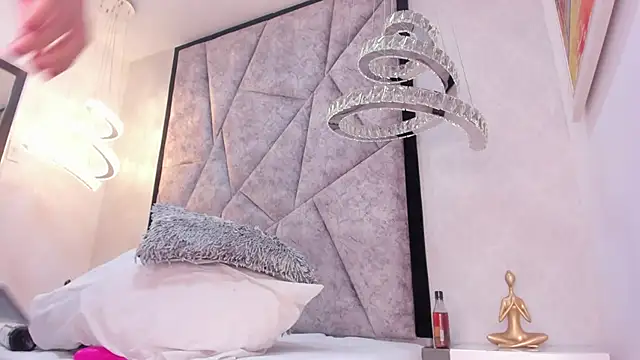 Camilaa Sanchez  online show from 02.04.25