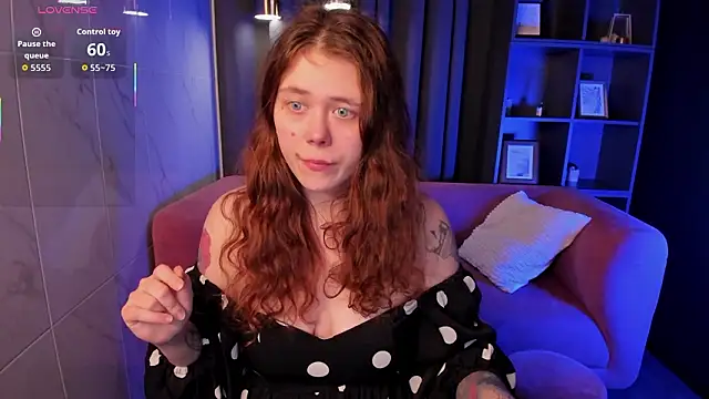 Snapshot of SophiePure chatting on 02.15.26 SophiePure online show from 02.15.26