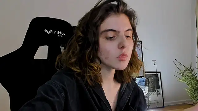 Snapshot of emmamurrr chatting on 12.25.24 emmamurrr online show from 12.25.24