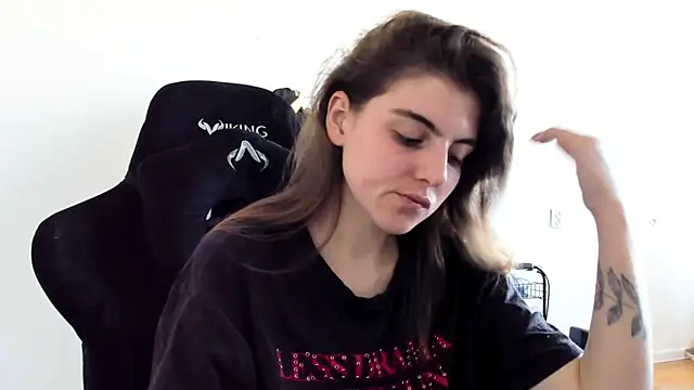 Snapshot of emmamurrr chatting on 09.11.25 emmamurrr online show from 09.11.25